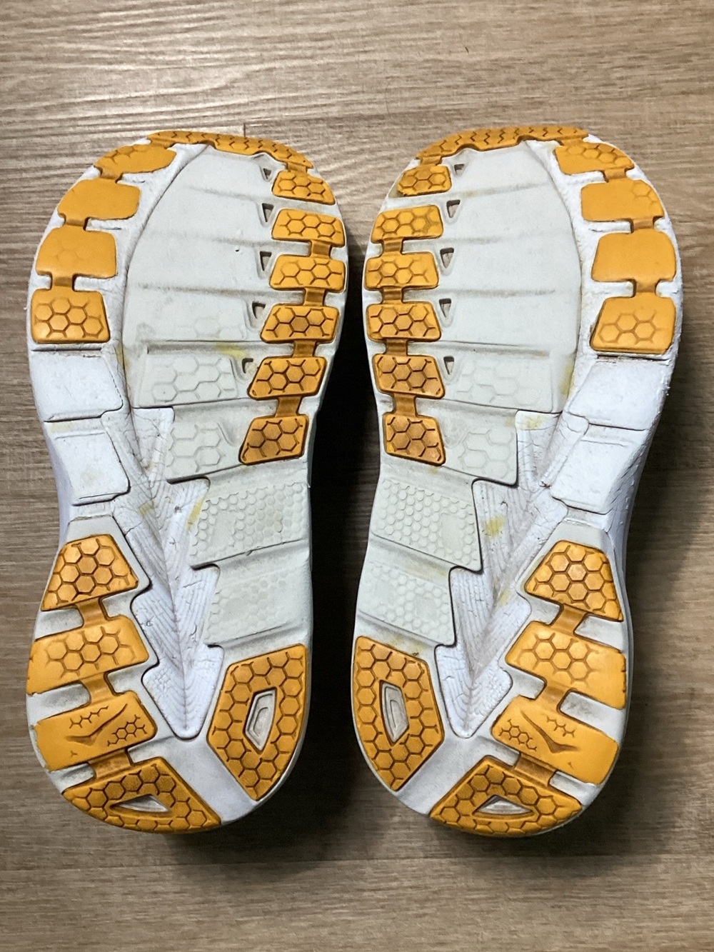 Hoka One One Men’s Gaviota 2 Gray & Yellow Athletic Shoes US11E/EUR45 1/3 - Picture 6 of 6